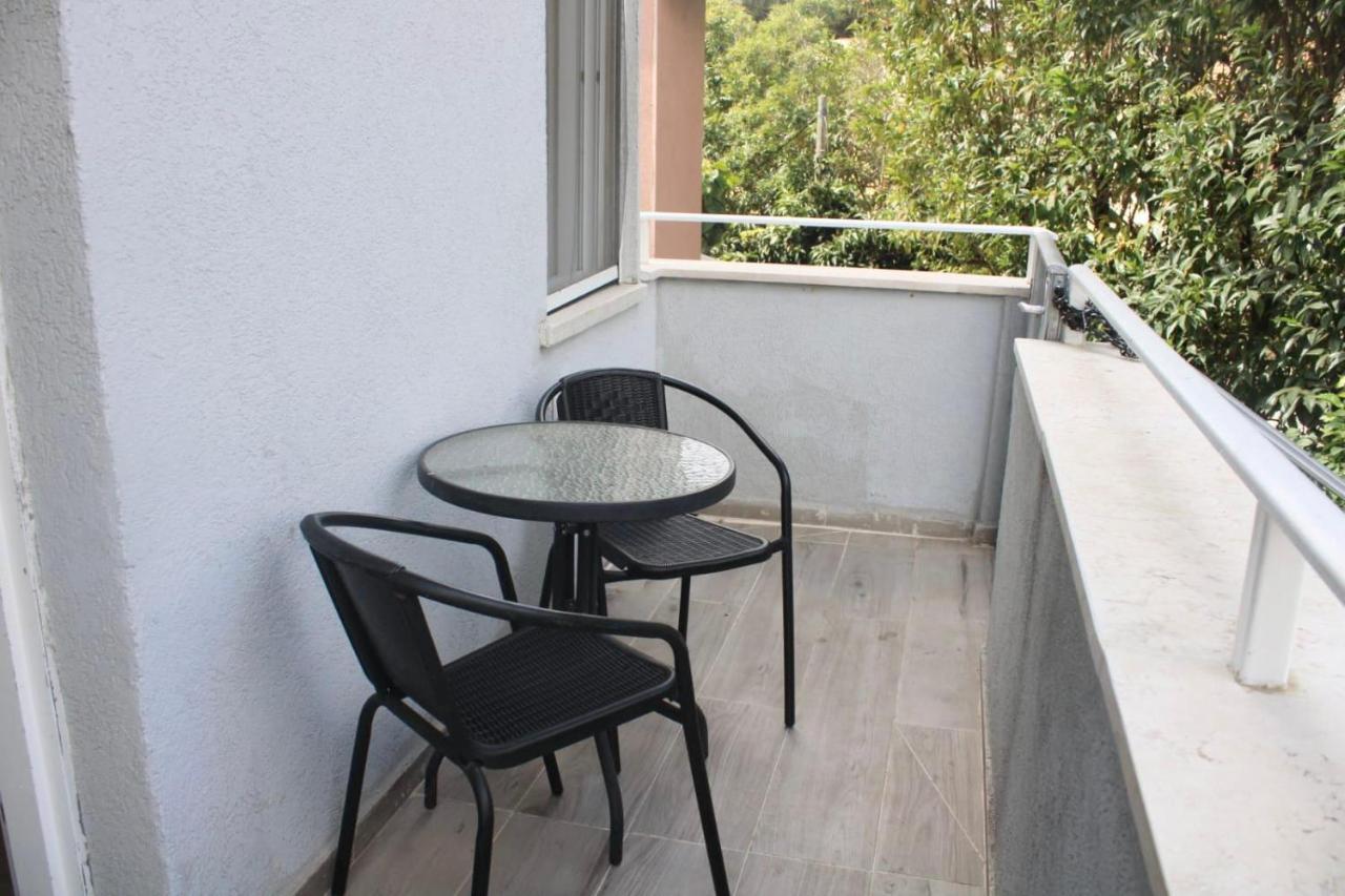 Zimmer Ba'Ir Kfar Saba Esterno foto